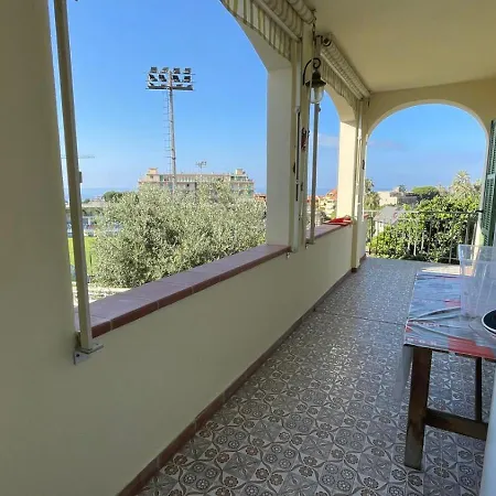 Wh - Sun - 5 Minuti Dalle Spiagge 6 Posti Letto - Doppio Parcheggio Apartmán
